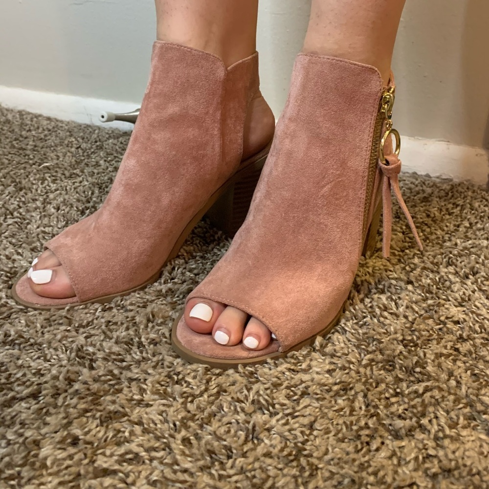 Light pink heeled booties w heel cut out